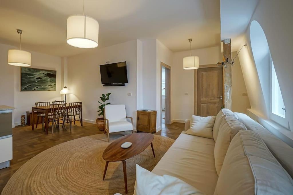 Central Apartment - Nido'S Area Bukares Bagian luar foto